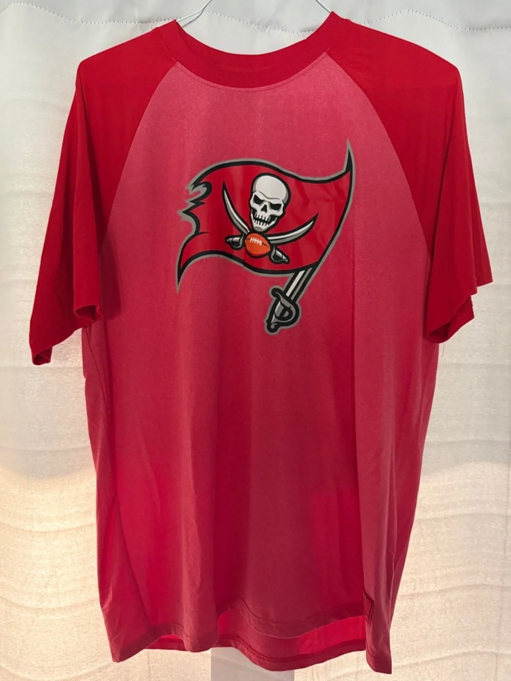 Tampa Bay Buccaneers NFL Red Graphic T-Shirt – Men’s Large - Picture 1 of 4
